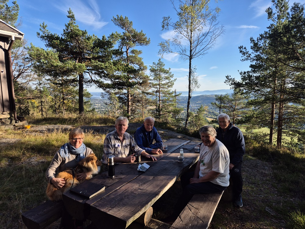 Ein kaffikopp til dugnadsgjengen før den store hendinga